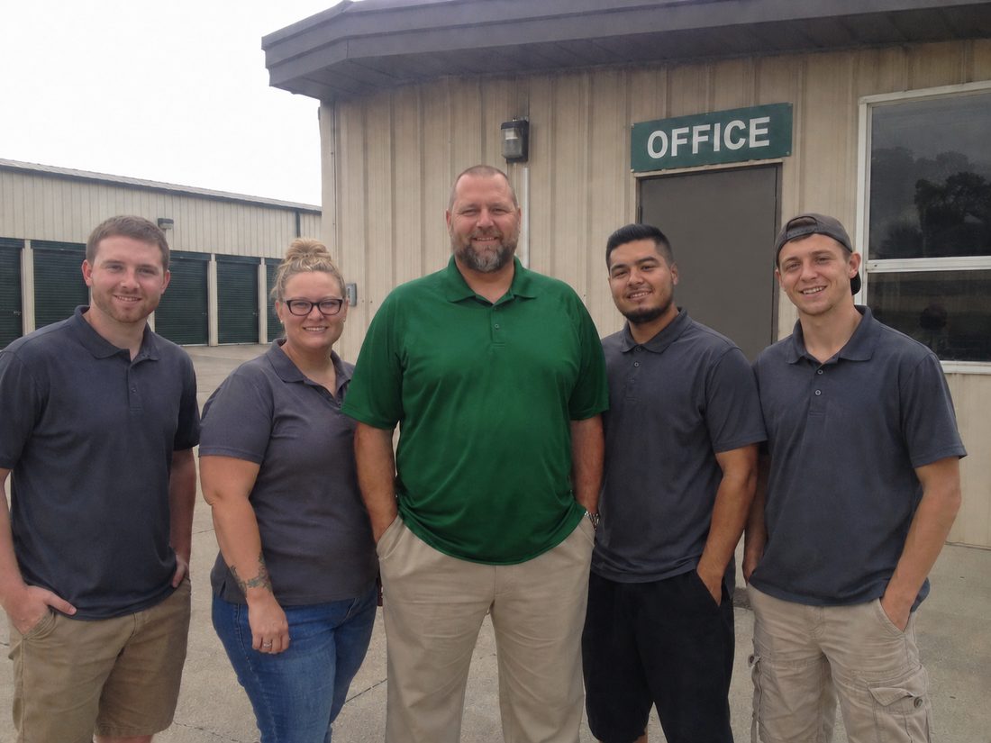 Pest control professionals in Topeka, KS